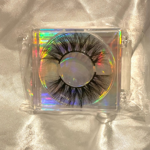 3D MINK LASHES🦋 - Picture 1 of 2